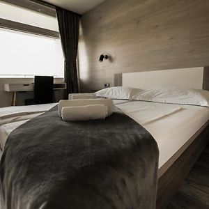 Pokój z dwoma pojedynczymi łóżkami